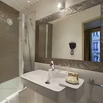 La Folie Des Pres - Saint-germain-des-pres פריז